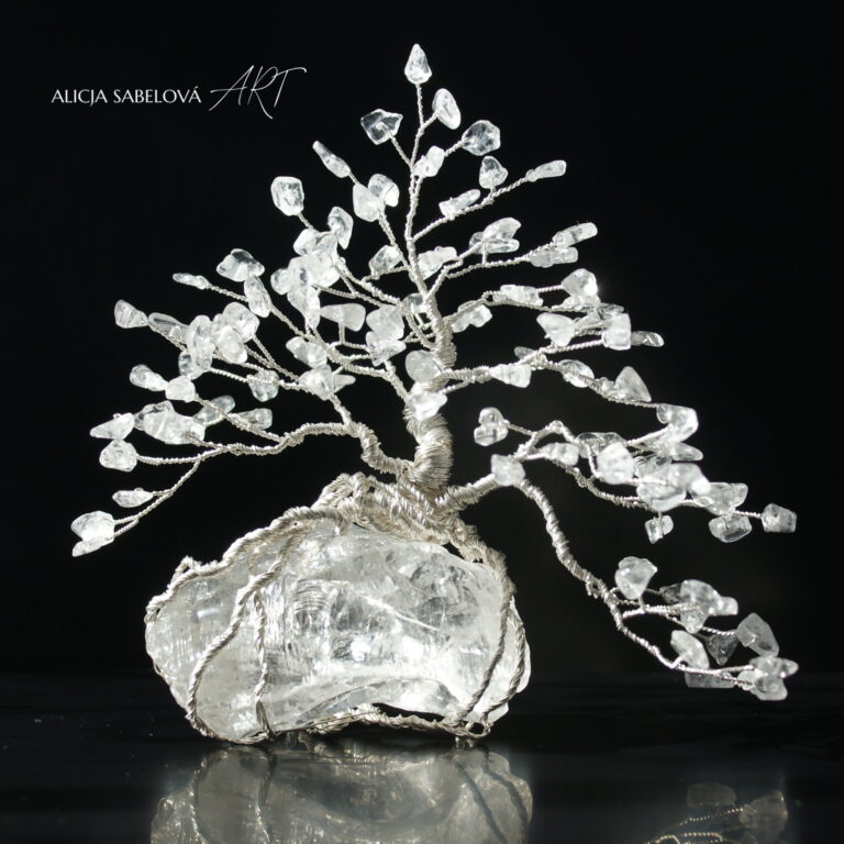 Strom z minerálů - Křišťál na Křišťálu