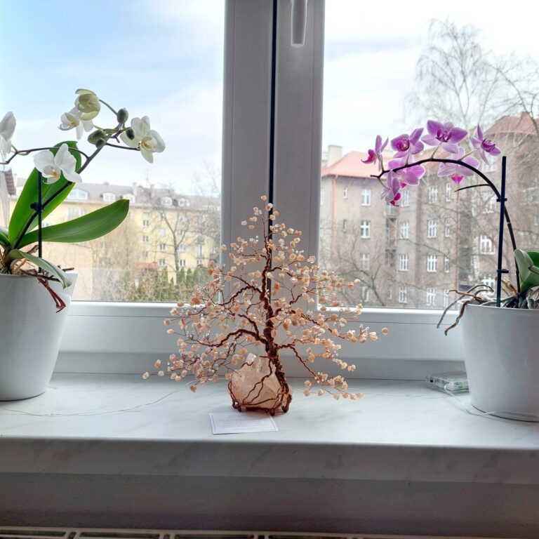 Camelia centrum - Strom z minerálů Alicja Sabelová ART